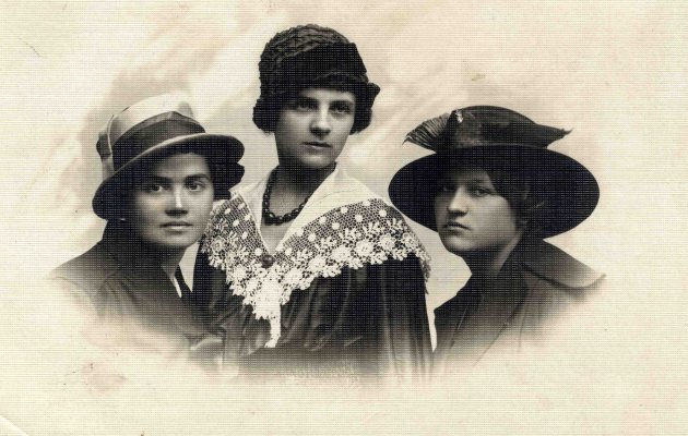 Stefania Aluchna (w środku). Okres I wojny światowej