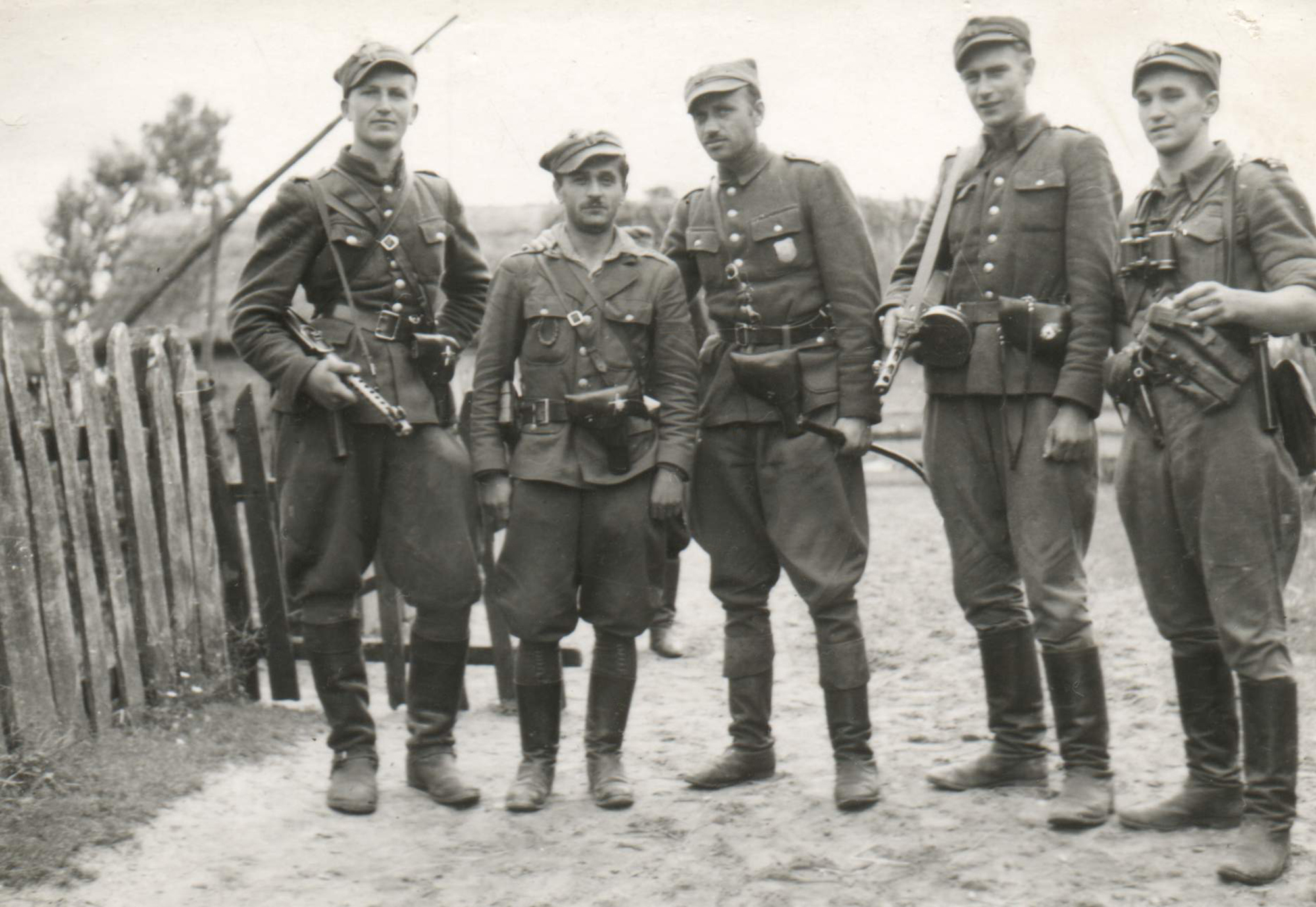 Od lewej: plut. Henryk Wieliczko „Lufa”, por. Marian Pluciński „Mścisław”, mjr Zygmunt Szendzielarz „Łupaszka”, plut. Jerzy Lejkowski „Szpagat”, plut. Zdzisław Badocha „Żelazny”.