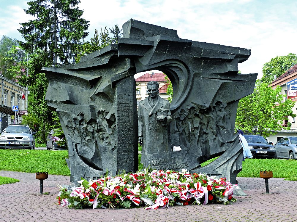 Pomnik gen. L. Okulickiego odsłonięty w Bochni 22 grudnia 1996 r.