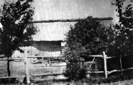 Stodoła Lisowskich w Dąbrówce (Nowogrodzie), w której znajdował się bunkier kpt. „Uskoka”.