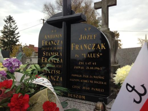Nagrobek sierż. Józefa Franczaka &quot;Lalka&quot; na cmentarzu w Piaskach, 2018 r.
