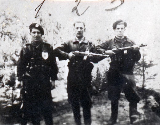 Stanisław Grabowski „Wiarus”, Stanisław Pruszkowski „Jastrząb” oraz Józef Grabowski „Vis”. Wiosna/lato 1949 r. (fot. zbiory Barbary Sinczykowskiej).