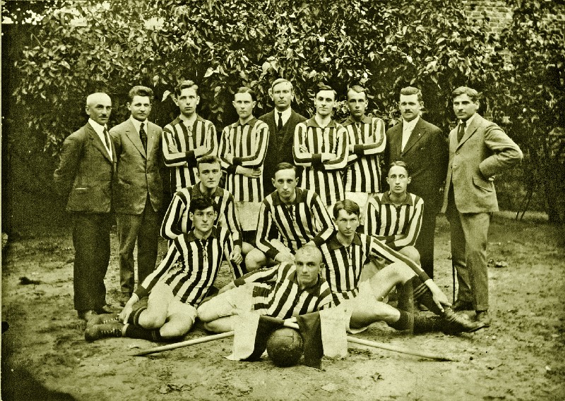 With the soccer team of the Poznań YMCA Student&#039;s Sports Club &quot;Rozwój&quot;. Stefan Korboński sitting in second row, first from right