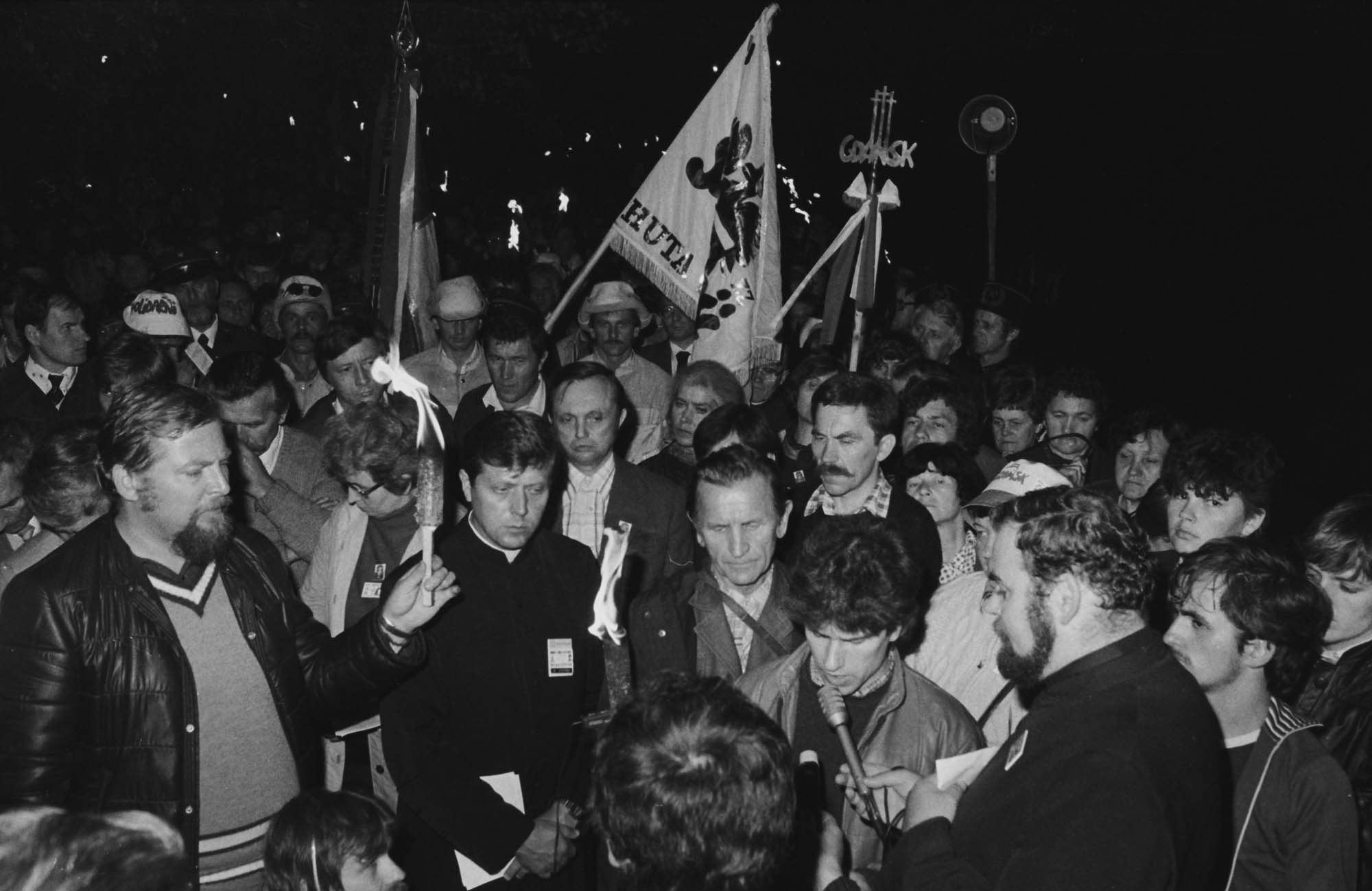 8. Z prawej ks. Kazimierz Jancarz, III Pielgrzymka Ludzi Pracy na Jasną Górę, Częstochowa, wrzesień 1985 r.